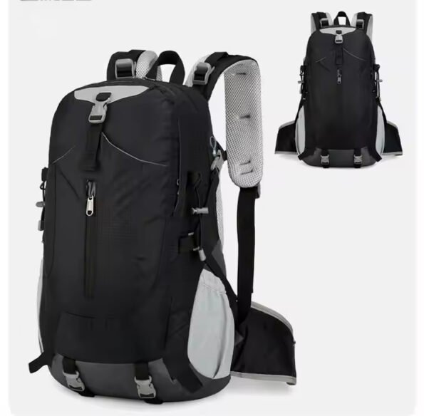 Mochila Oxford Carta – Antirrobo, Impermeable y Decorada con Parches y Bordados para Viajes y Outdoor